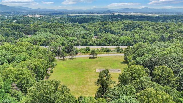 3054 Loch Haven DR, Roanoke, VA 24019