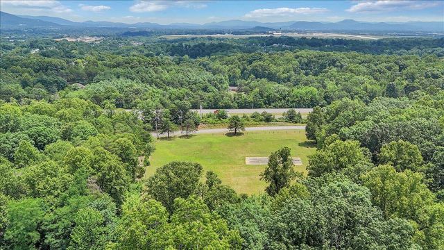 3054 Loch Haven DR, Roanoke, VA 24019