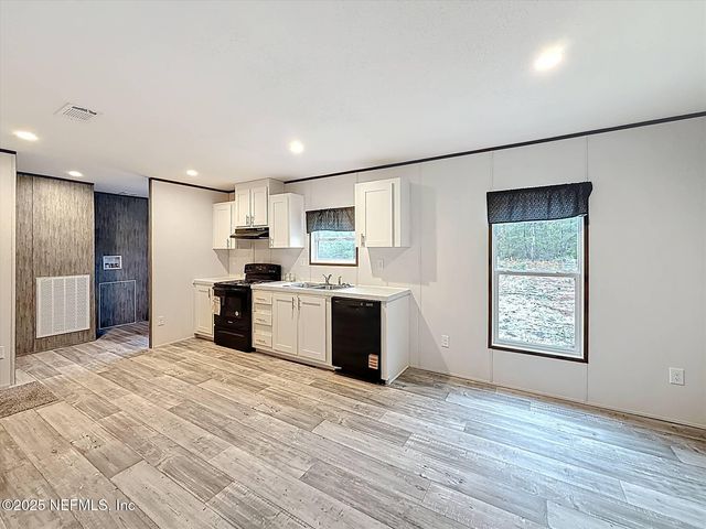 151 LAKE GALILEE Drive, Hawthorne, FL 32640