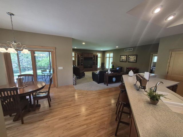 3181 N Crystal Springs Road, Janesville, WI 53545