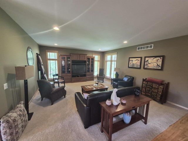 3181 N Crystal Springs Road, Janesville, WI 53545