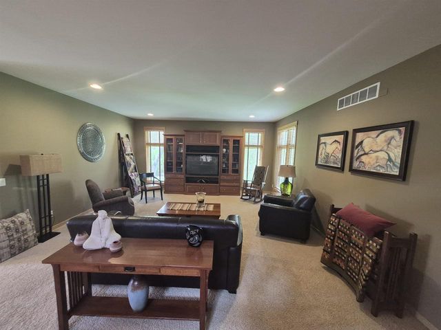 3181 N Crystal Springs Road, Janesville, WI 53545