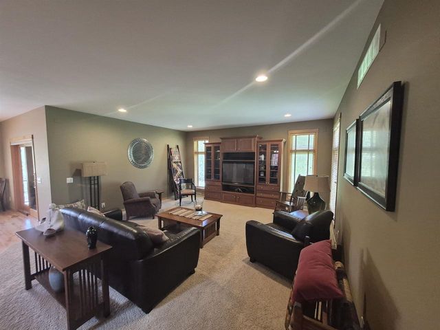 3181 N Crystal Springs Road, Janesville, WI 53545
