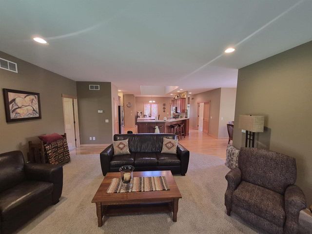 3181 N Crystal Springs Road, Janesville, WI 53545