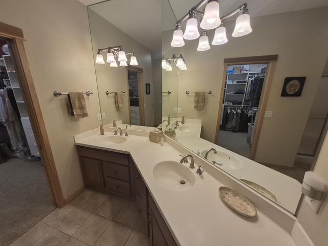3181 N Crystal Springs Road, Janesville, WI 53545