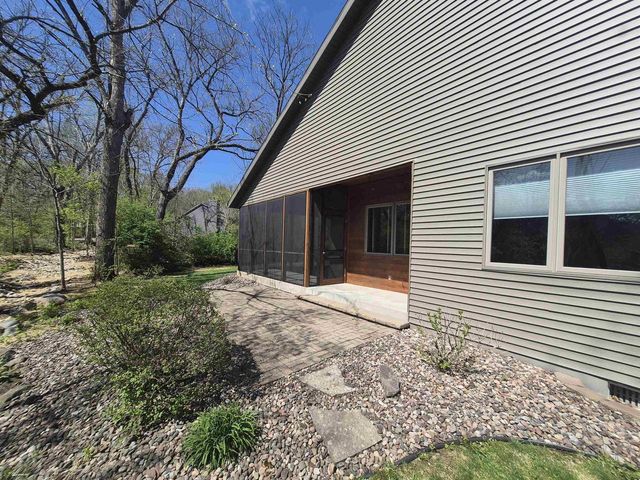 3181 N Crystal Springs Road, Janesville, WI 53545