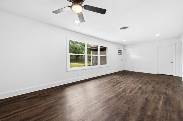 1506 Oaks Drive, Pasadena, TX 77502