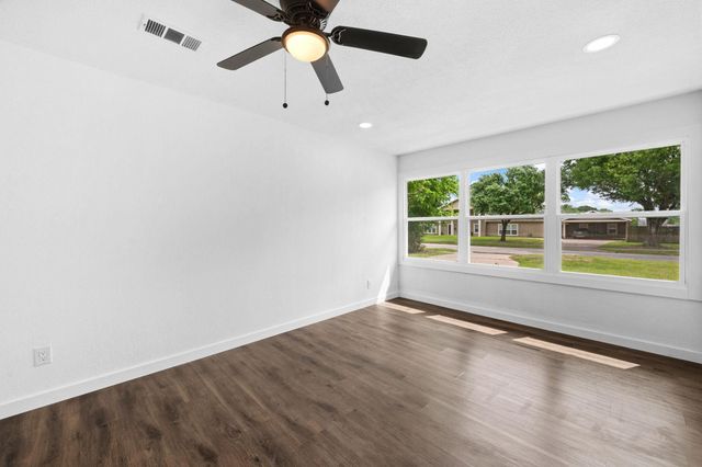 1506 Oaks Drive, Pasadena, TX 77502