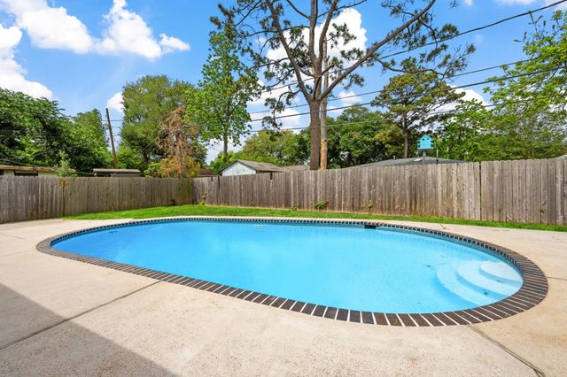 1506 Oaks Drive, Pasadena, TX 77502