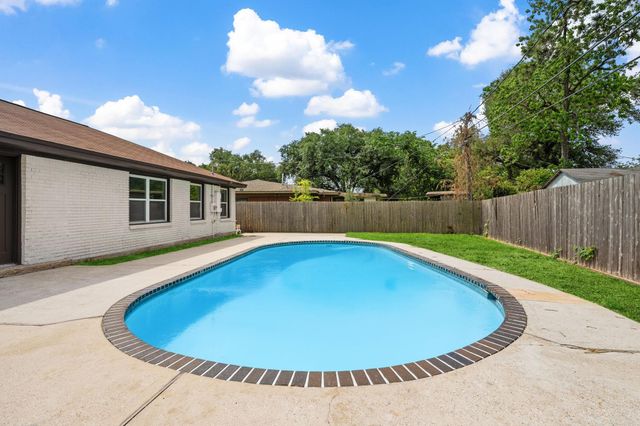 1506 Oaks Drive, Pasadena, TX 77502