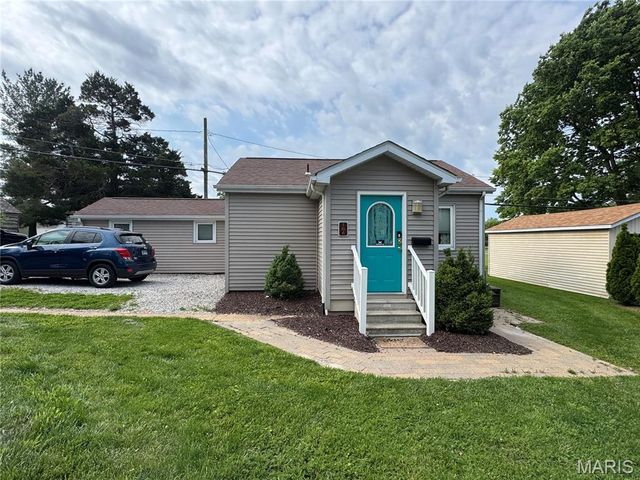 106 COLUMBIA Avenue, Waterloo, IL 62298