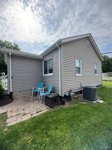 106 COLUMBIA Avenue, Waterloo, IL 62298