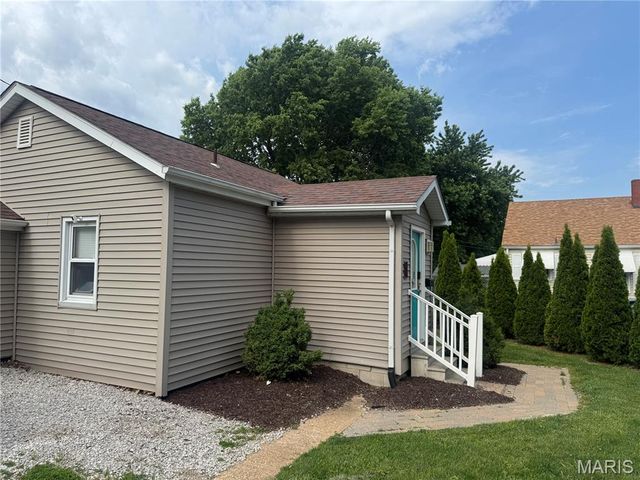 106 COLUMBIA Avenue, Waterloo, IL 62298