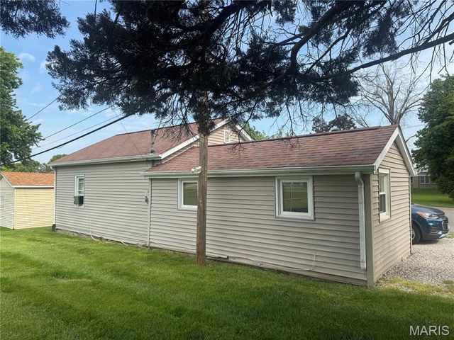 106 COLUMBIA Avenue, Waterloo, IL 62298