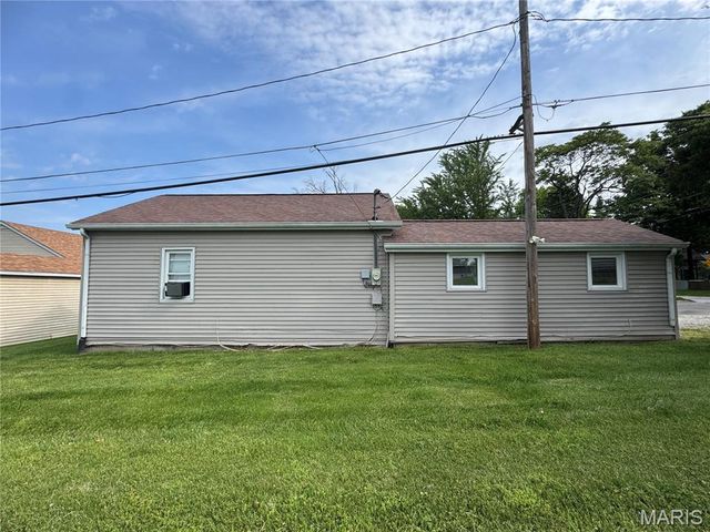 106 COLUMBIA Avenue, Waterloo, IL 62298