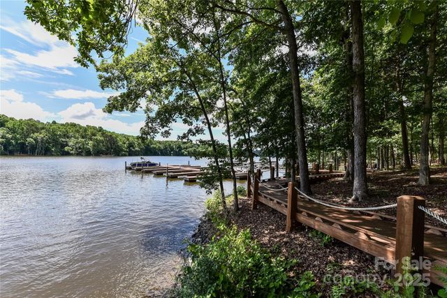 5004 El Molino Drive, Charlotte, NC 28214