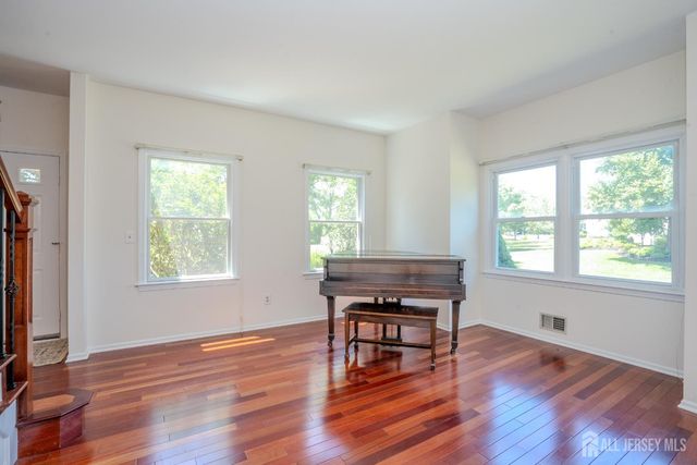32 W Kincaid Drive, West Windsor, NJ 08550