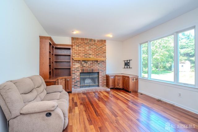 32 W Kincaid Drive, West Windsor, NJ 08550