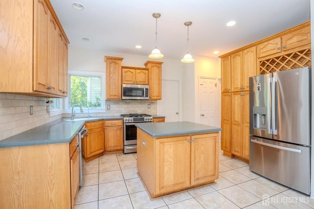 32 W Kincaid Drive, West Windsor, NJ 08550