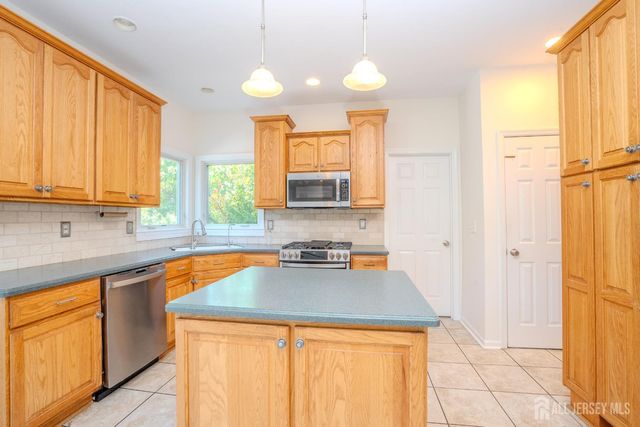 32 W Kincaid Drive, West Windsor, NJ 08550