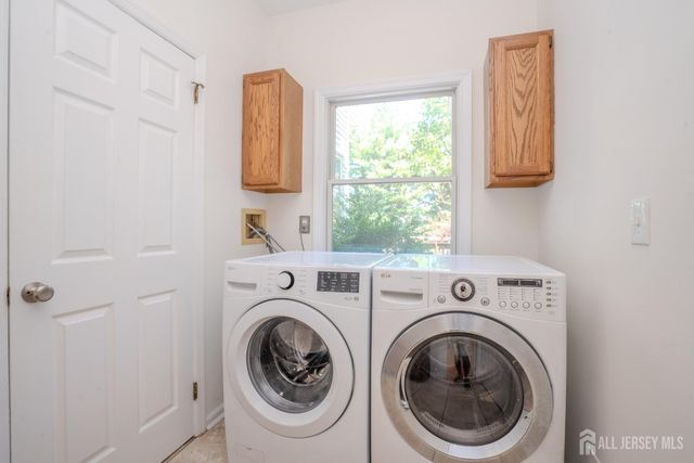 32 W Kincaid Drive, West Windsor, NJ 08550