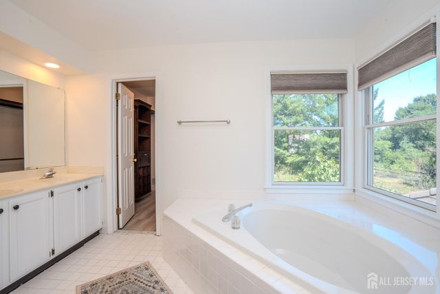 32 W Kincaid Drive, West Windsor, NJ 08550