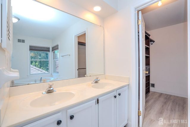 32 W Kincaid Drive, West Windsor, NJ 08550