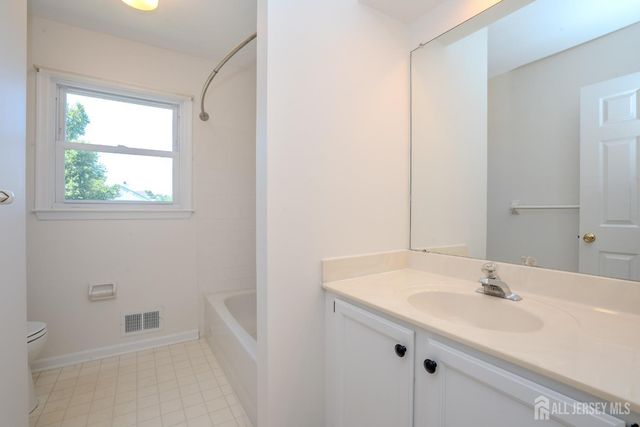 32 W Kincaid Drive, West Windsor, NJ 08550