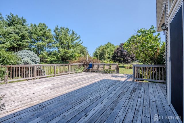 32 W Kincaid Drive, West Windsor, NJ 08550