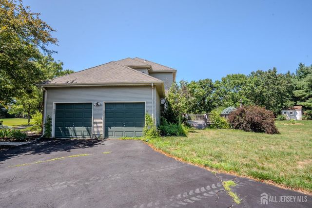 32 W Kincaid Drive, West Windsor, NJ 08550