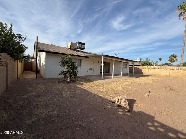 3431 W ACOMA Drive, Phoenix, AZ 85053