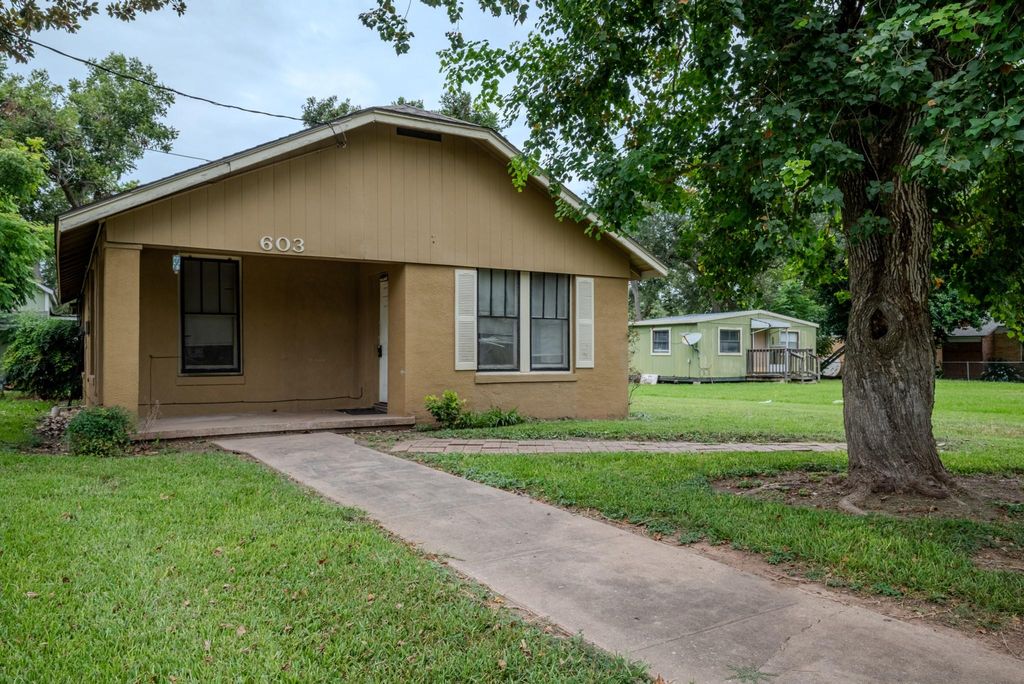 603 N Resident Street, Wharton, TX 77488