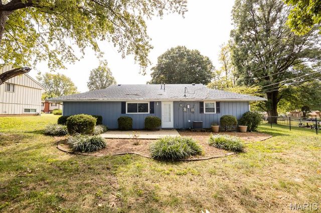 1205 Salem Drive, Belleville, IL 62221
