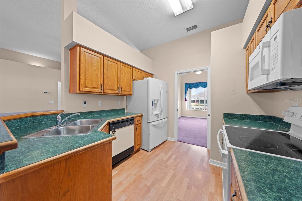 Image 21 of property listing at 1902 ASHLEY OAKS COURT, St Cloud, FL 34771