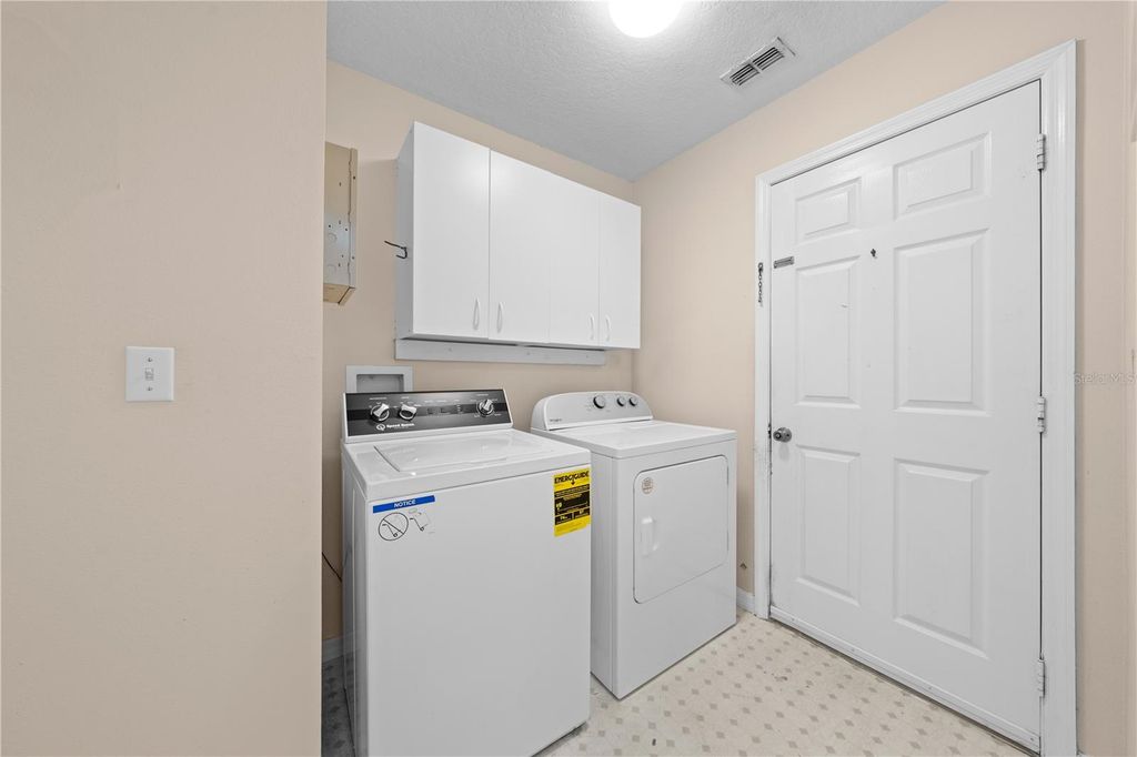 Image 38 of property listing at 1902 ASHLEY OAKS COURT, St Cloud, FL 34771