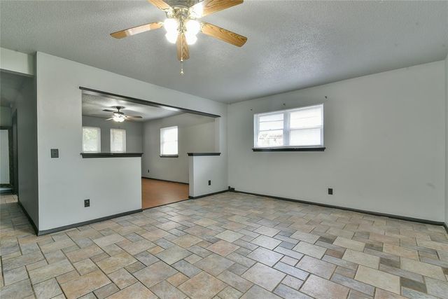 3900 Overland Drive, Del City, OK 73115