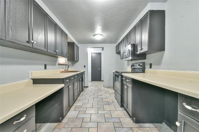 3900 Overland Drive, Del City, OK 73115