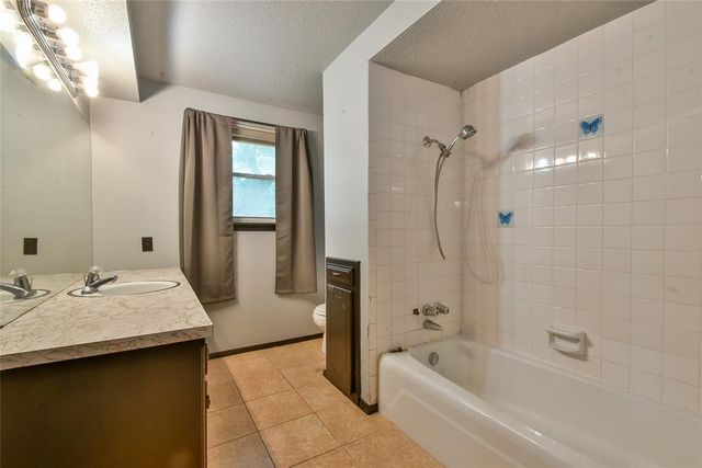 3900 Overland Drive, Del City, OK 73115
