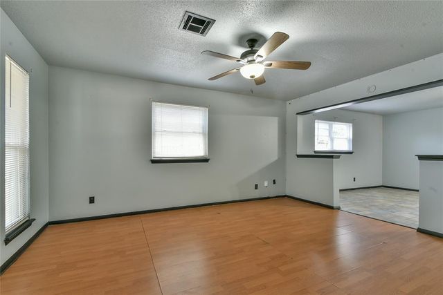 3900 Overland Drive, Del City, OK 73115
