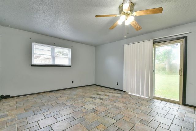 3900 Overland Drive, Del City, OK 73115