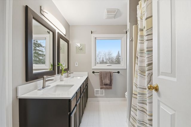 1380 S Hidden Creek Drive, Saline, MI 48176