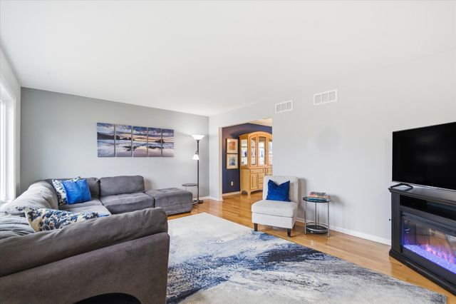 1380 S Hidden Creek Drive, Saline, MI 48176