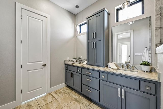 105 Willow Hill DR, Georgetown, TX 78633