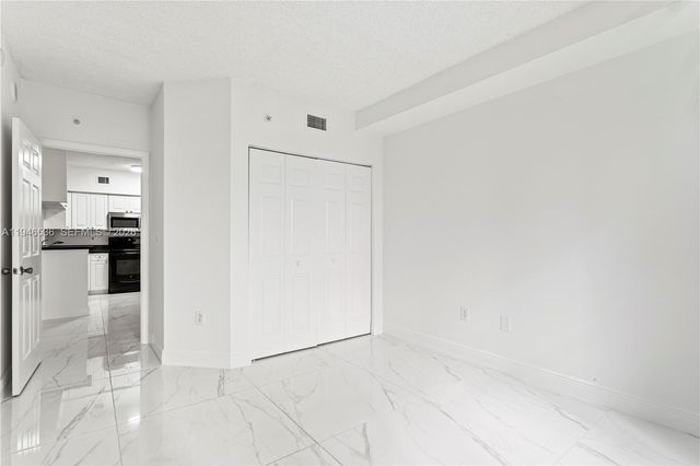17100 N Bay Rd 1712, Sunny Isles Beach, FL 33160
