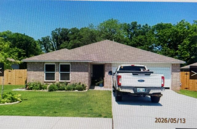831 Twin Lakes Drive, Noble, OK 73068