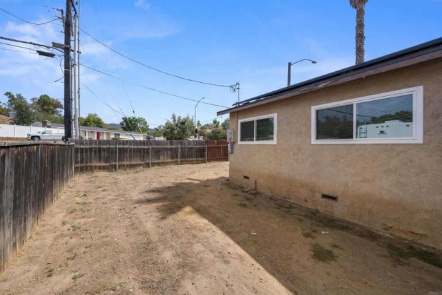 8809 Los Coches Rd, Lakeside, CA 92040