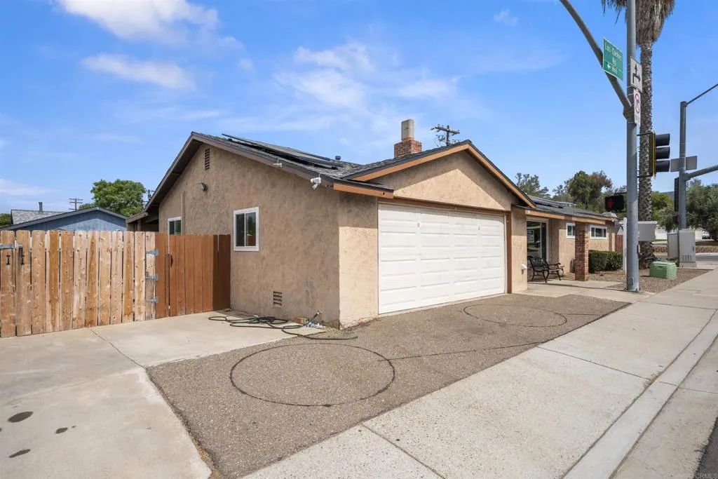8809 Los Coches Rd, Lakeside, CA 92040