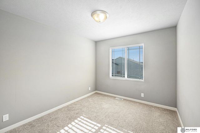 7914 N 113th Avenue, Omaha, NE 68142
