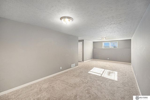 7914 N 113th Avenue, Omaha, NE 68142