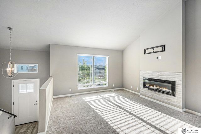 7914 N 113th Avenue, Omaha, NE 68142